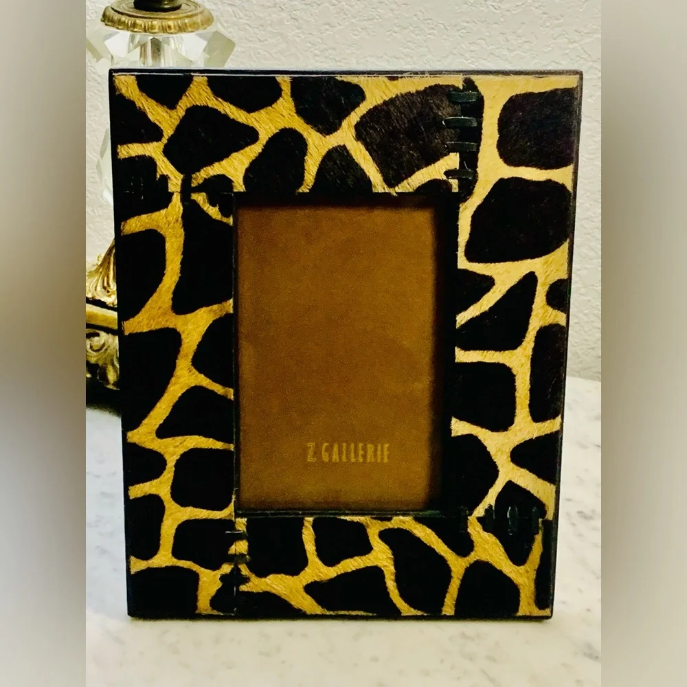 Z GALLERIE GIRAFFE PHOTO FRAME 4 BY 6 BROWN TAN HAIR ON HIDE VINTAGE